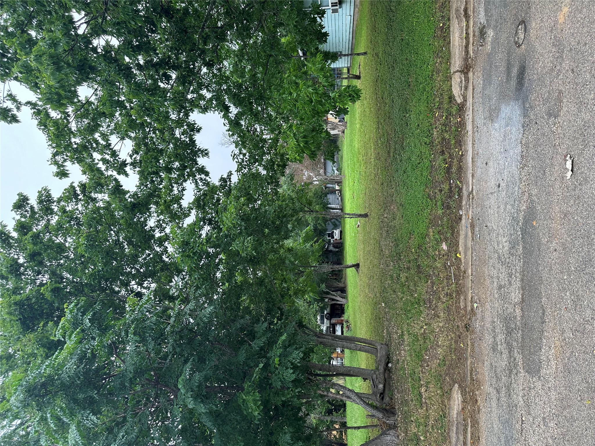 608 Lamar, Luling, TX 78648 — photo 1