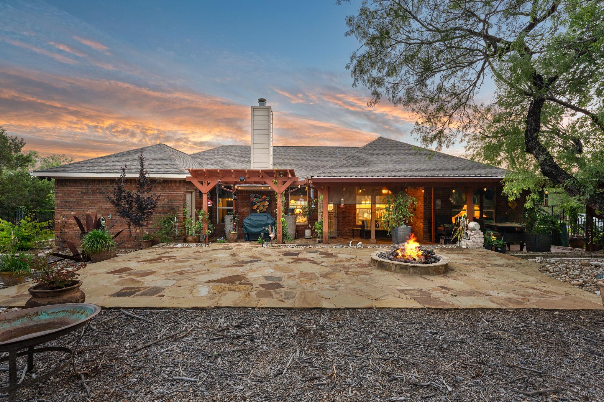 207 Cove Creek, Spicewood, TX 78669 — photo 1