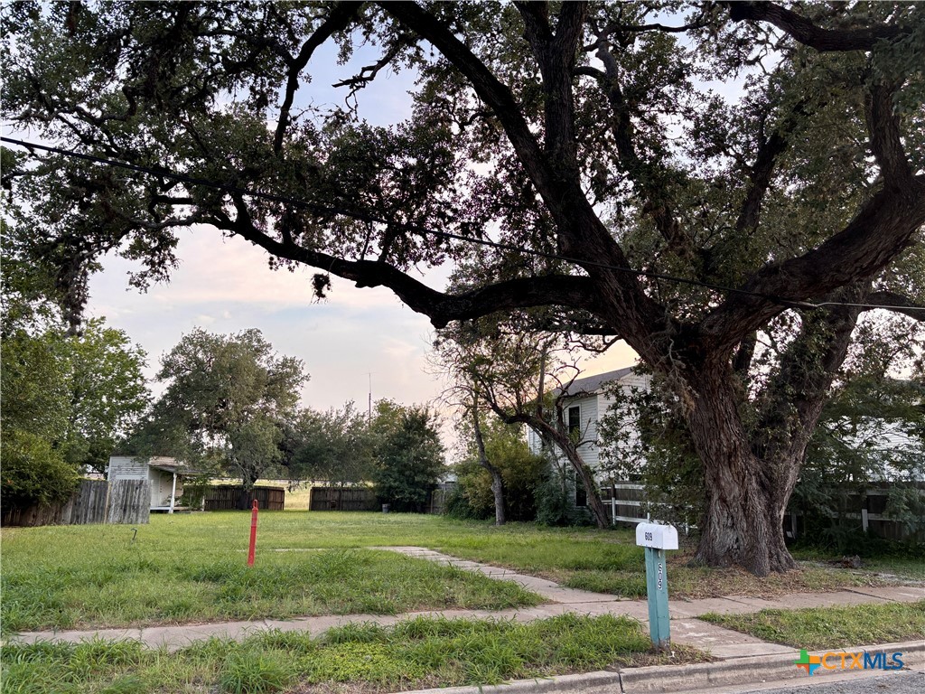 609 E Main Street, Cuero, TX 77954 — photo 1