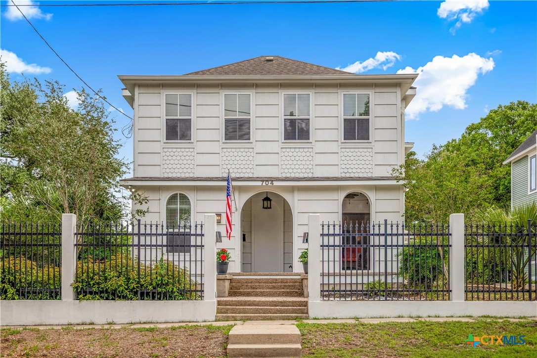 704 W Commercial Street, Victoria, TX 77901 — photo 1