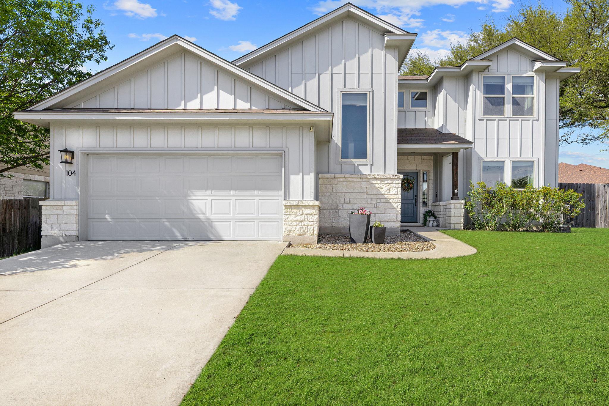 104  Carmen Cv, Burnet, TX 78611 — photo 1
