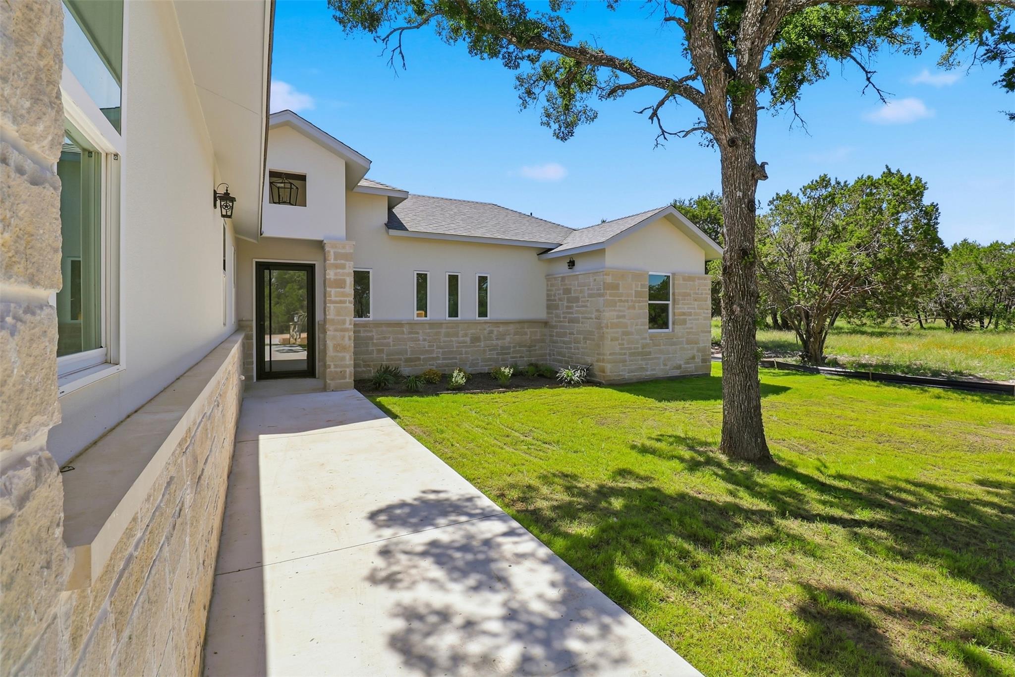 1407 Swallow, Horseshoe Bay, TX 78657 — photo 1