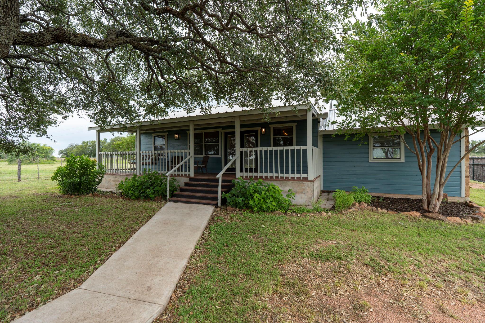 225 Ischar, Mason, TX 76856 — photo 1
