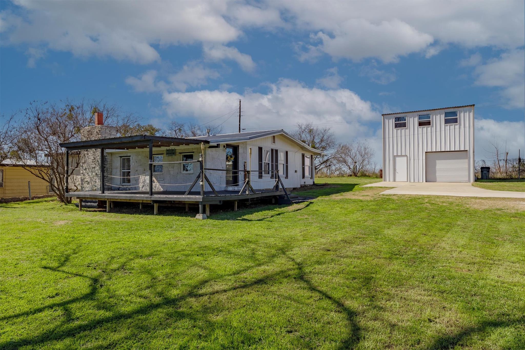 110 Lakewood, Burnet, TX 78611 — photo 1