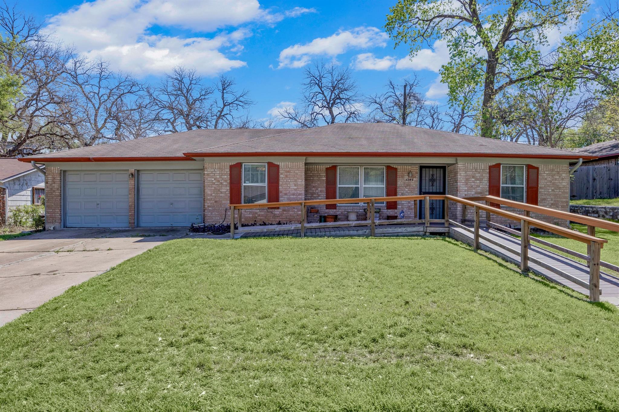 3205 Laguna, Austin, TX 78741 — photo 1