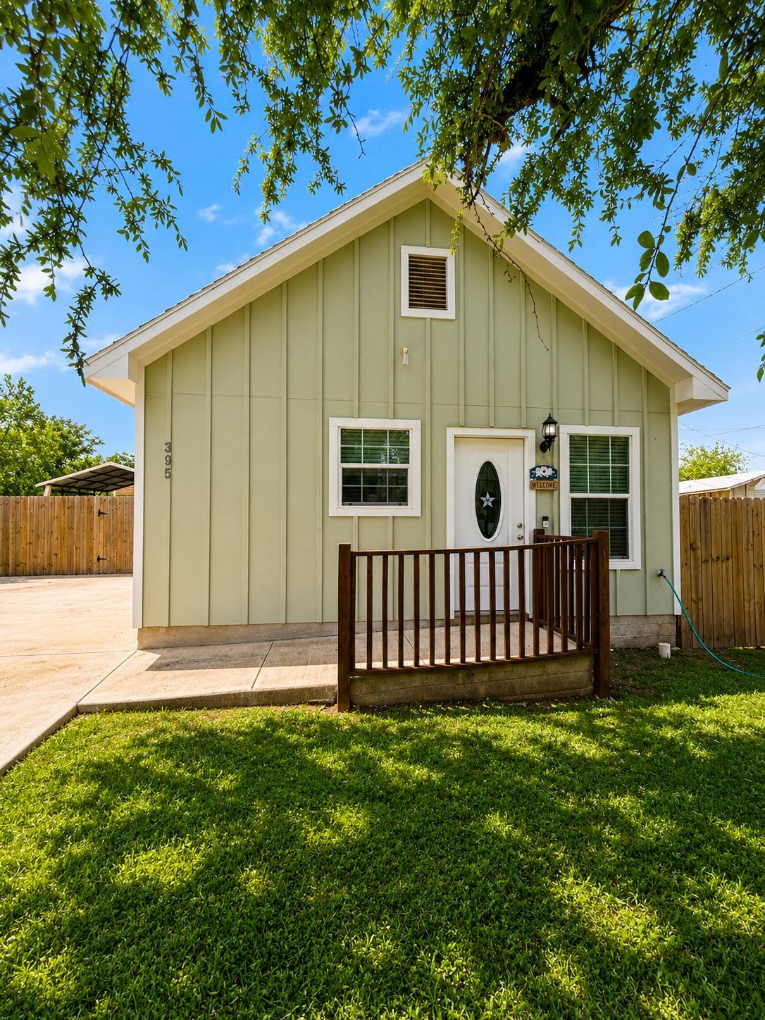 395 Willow, Luling, TX 78648 — photo 1