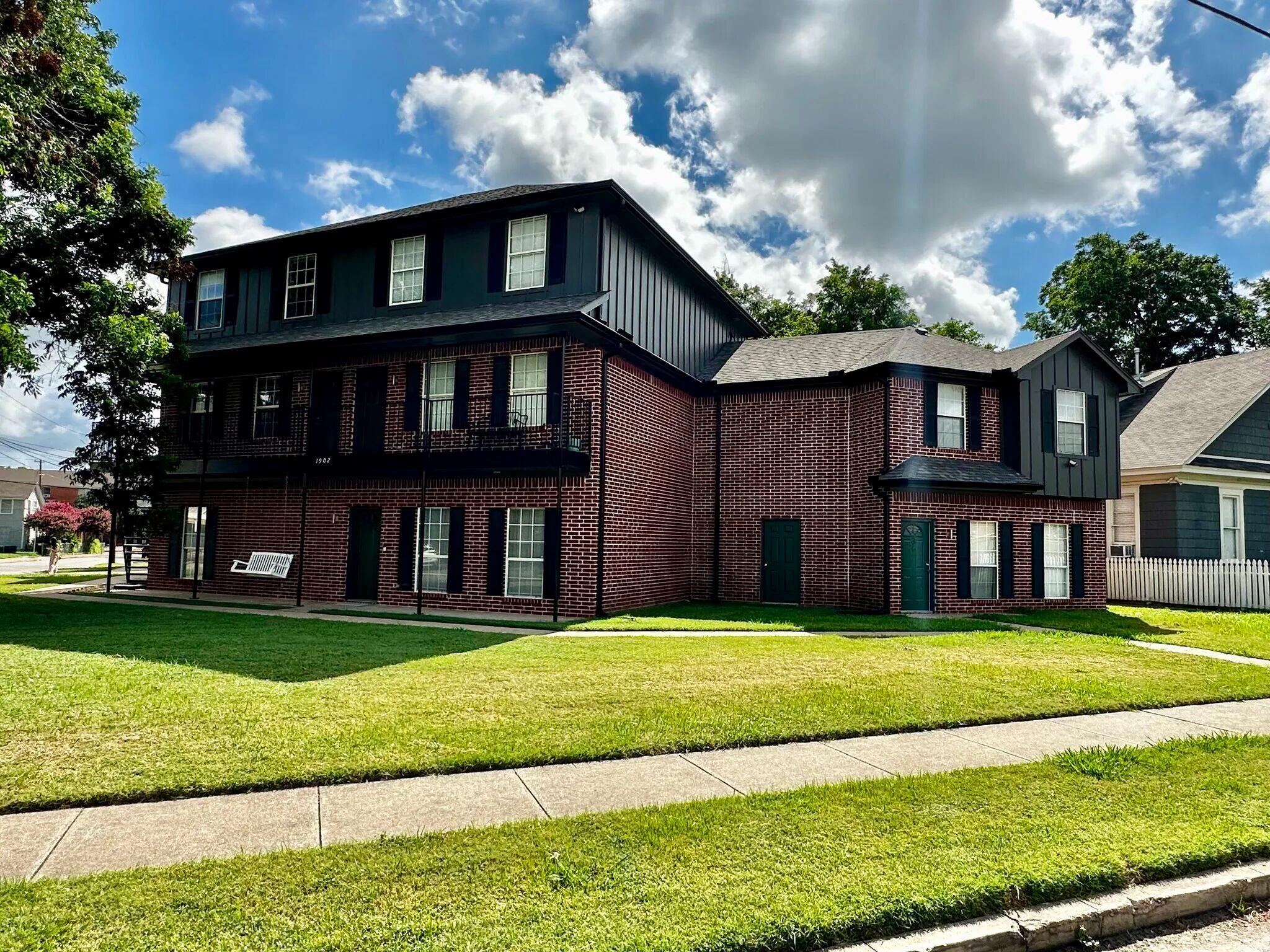 1902 8th, Waco, TX 76706 — photo 1