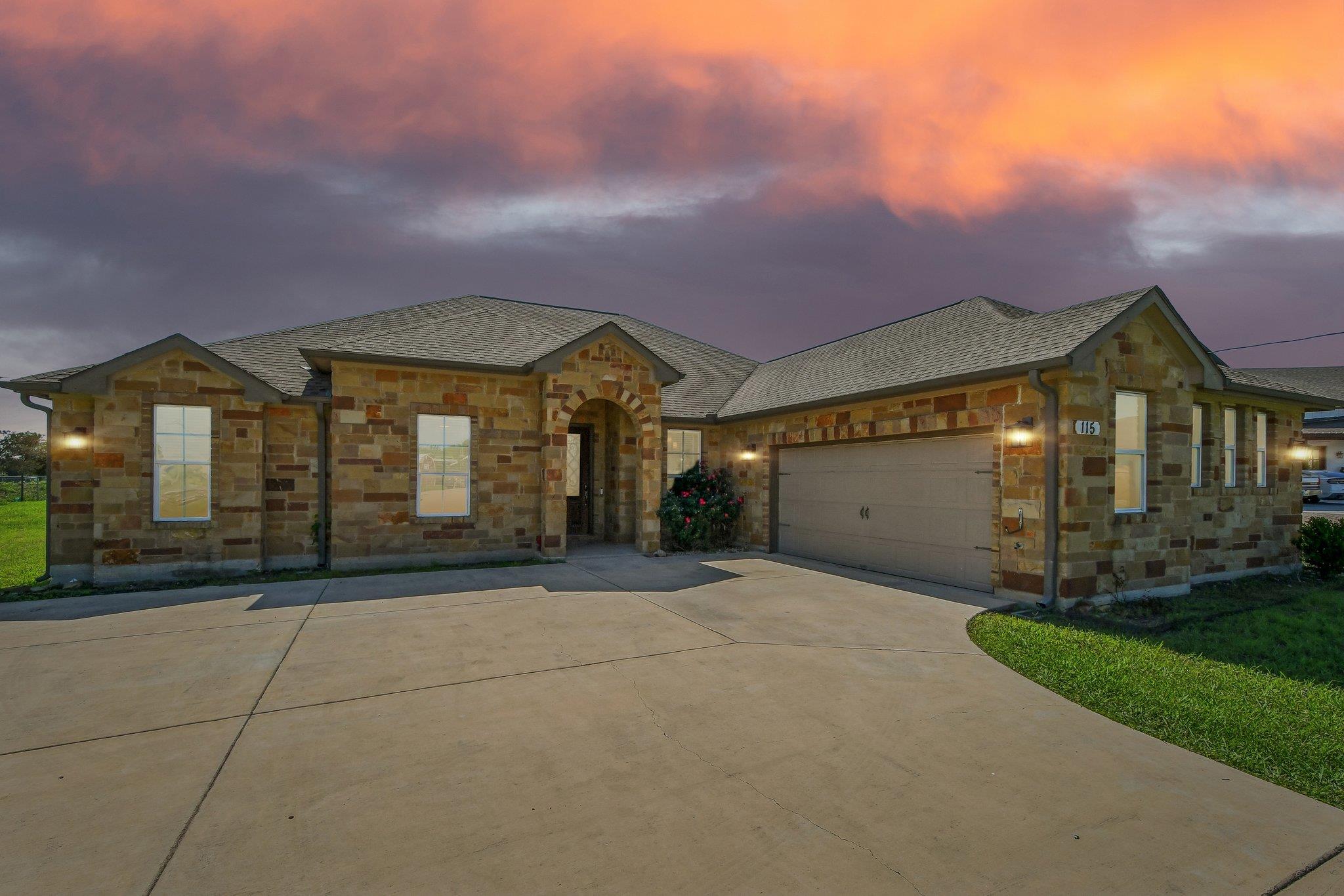 115 Nopal, Del Valle, TX 78617 — photo 1