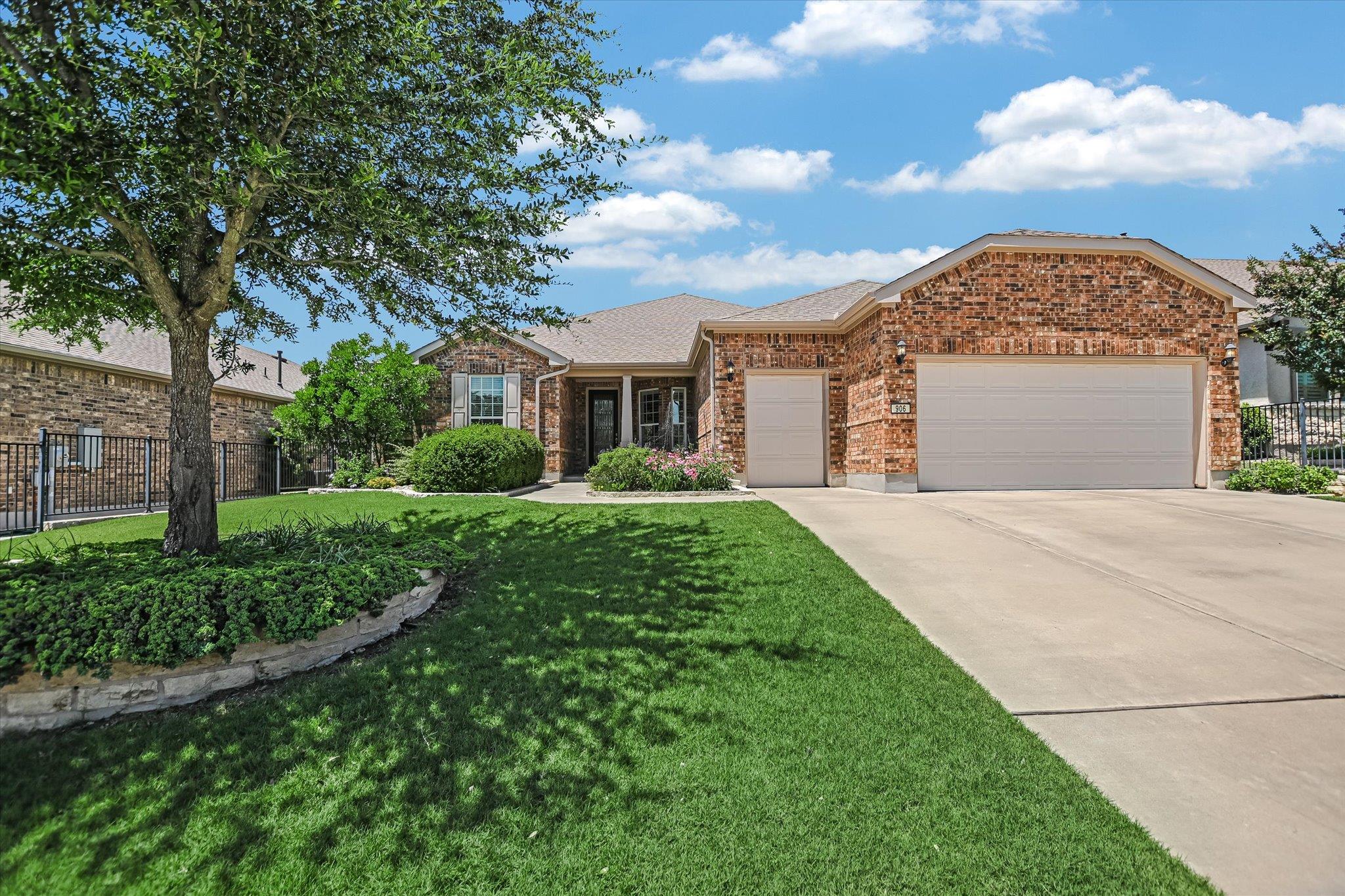 906 Holiday Creek, Georgetown, TX 78633 — photo 1