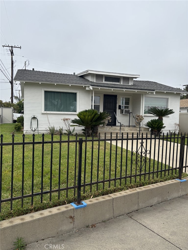 412 E Grand Boulevard, Corona, CA 92879 — photo 1
