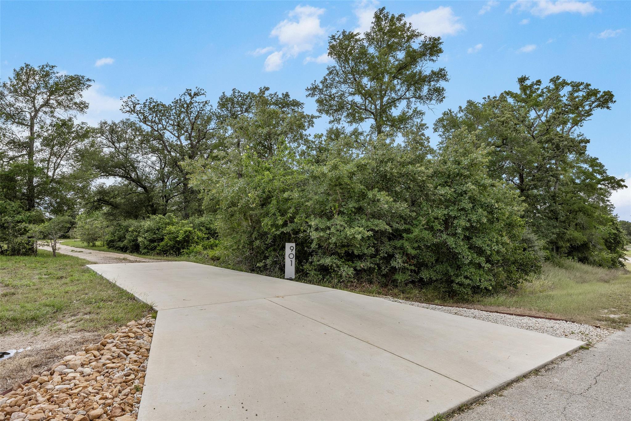 901 Spanish Oaks Blvd, Lockhart, TX 78644 — photo 1