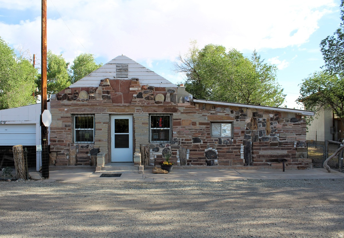 200 W & 230 W 100, Hanksville, UT 84734 — photo 1