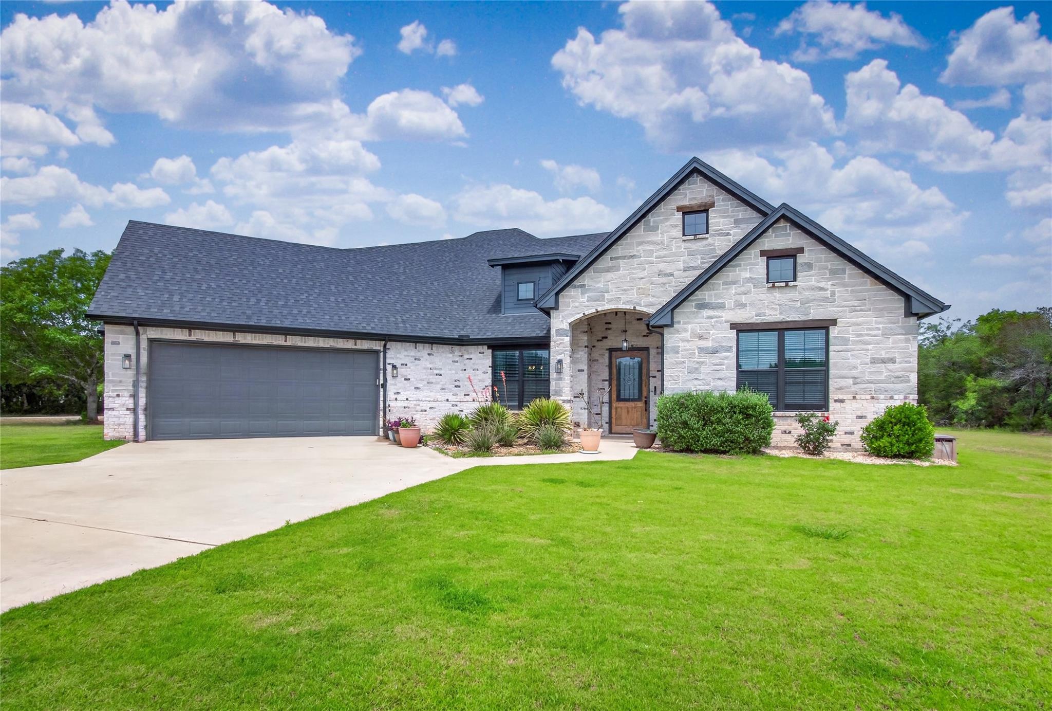 18107 Forrest, Whitney, TX 76692 — photo 1