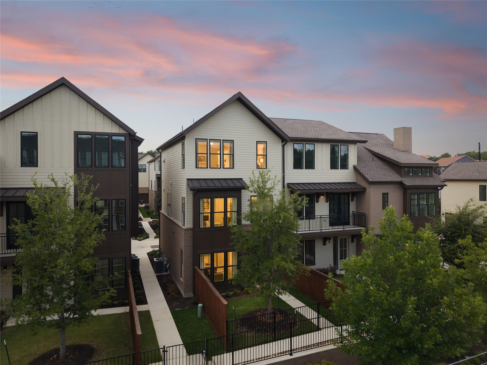 2209 Woodland, Austin, TX 78741 — photo 1