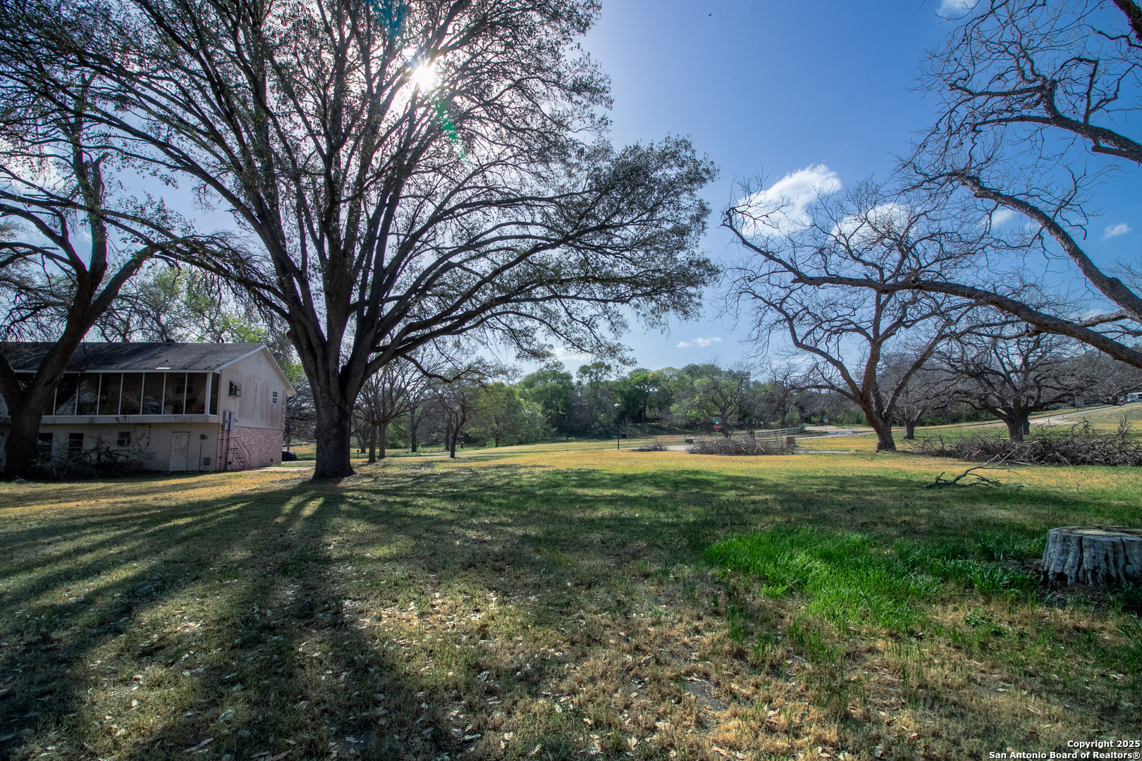 5 Hampton Dr, , 78155 — photo 1