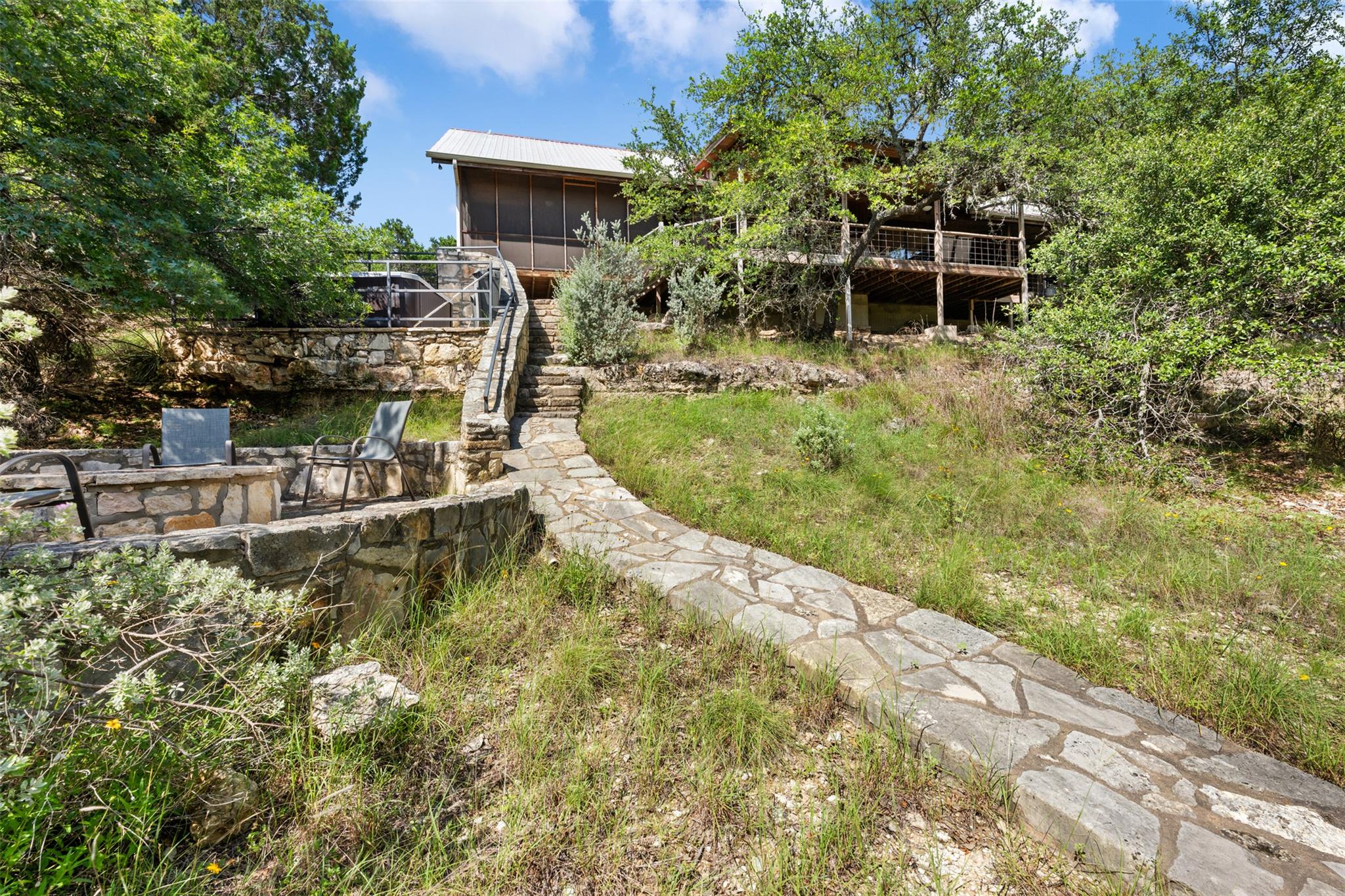 555 Hillsedge, Wimberley, TX 78676 — photo 1