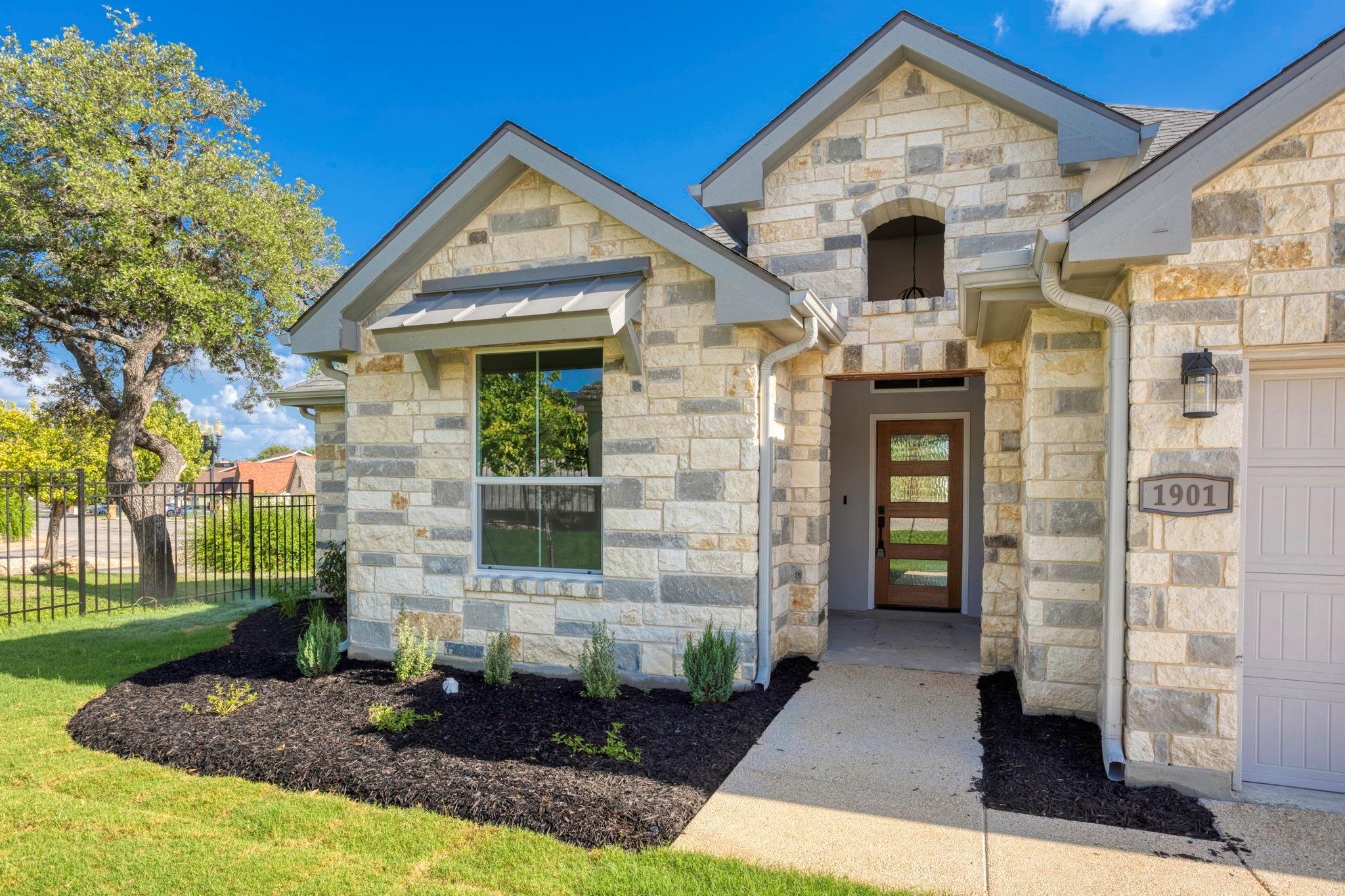 1901 N Chateau Lane, Kerrville, TX 78028 — photo 1