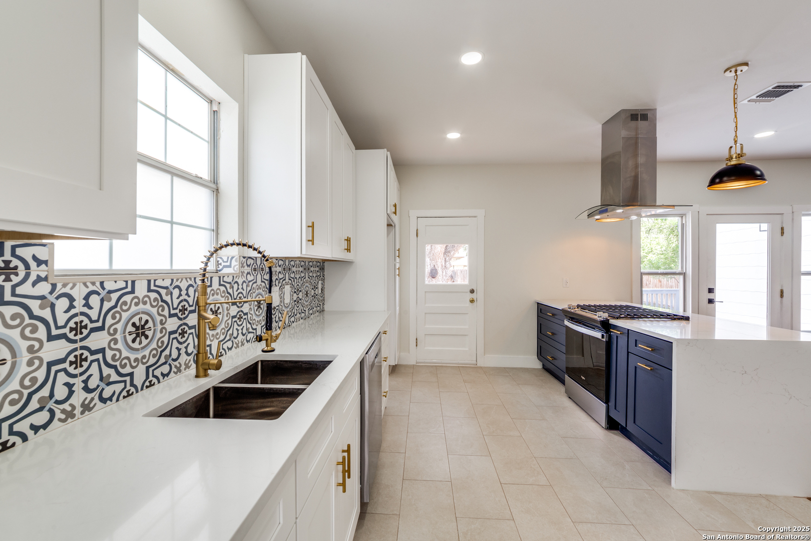 2007 Mistletoe Ave, ,  78201 — photo 1