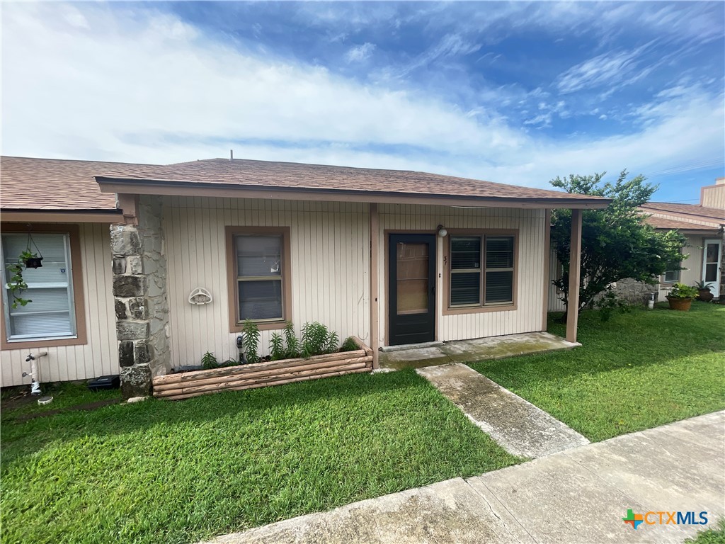 1051 Country Club Drive, Seguin, TX 78155 — photo 1