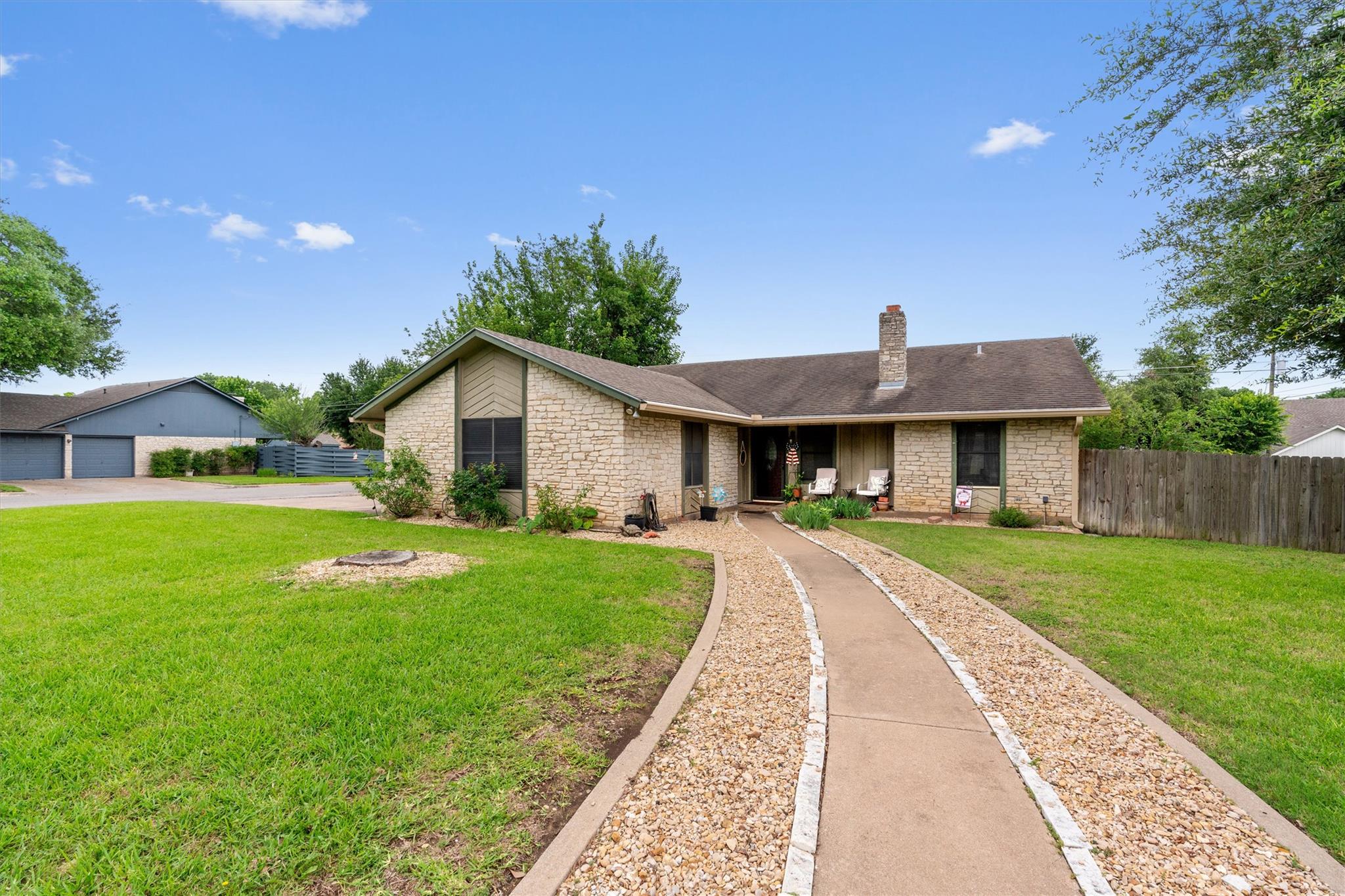 401 Drake, Taylor, TX 76574 — photo 1