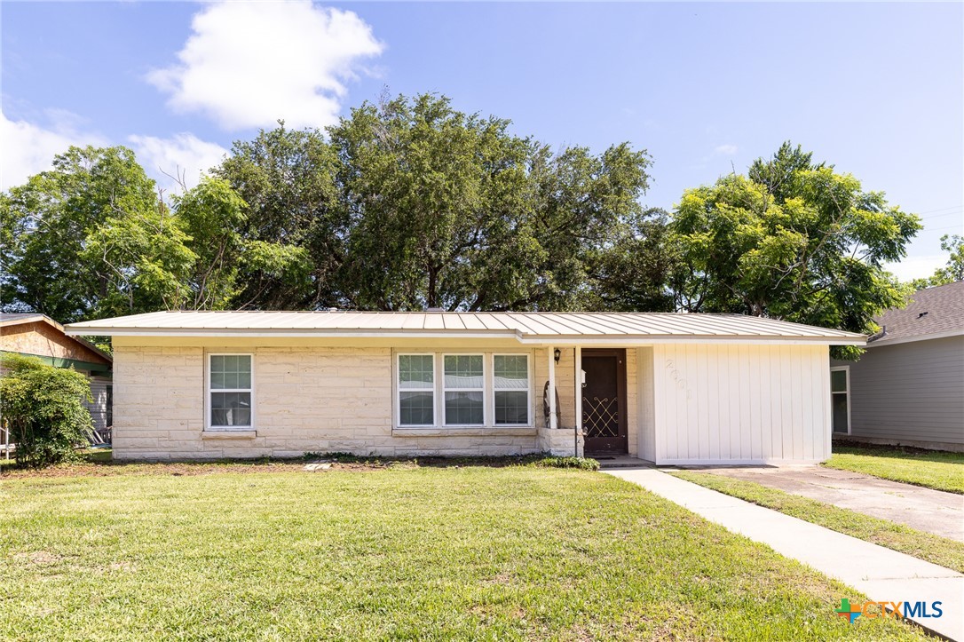 2001 E Rosebud Avenue, Victoria, TX 77901 — photo 1