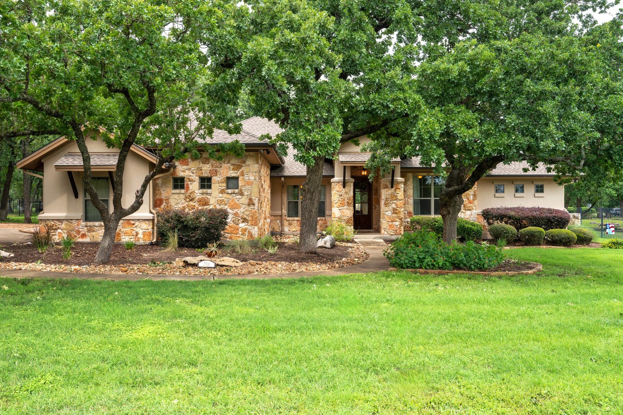 216 Independence, Georgetown, TX 78633 — photo 1