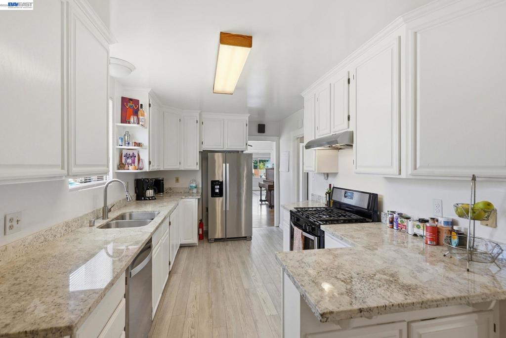 560 41St St, Richmond, CA 94805 — photo 1