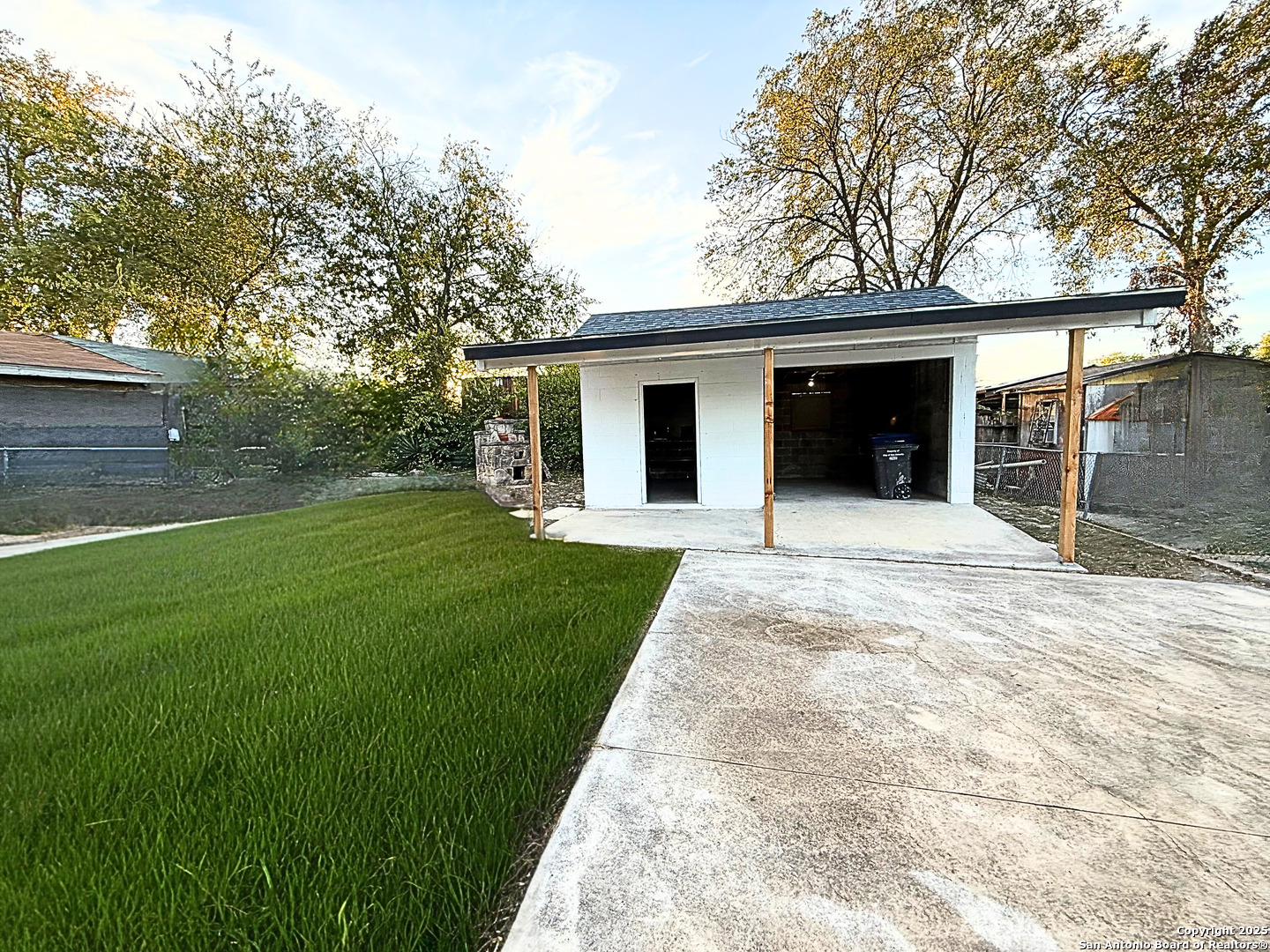 339 Allsup, ,  78237 — photo 1
