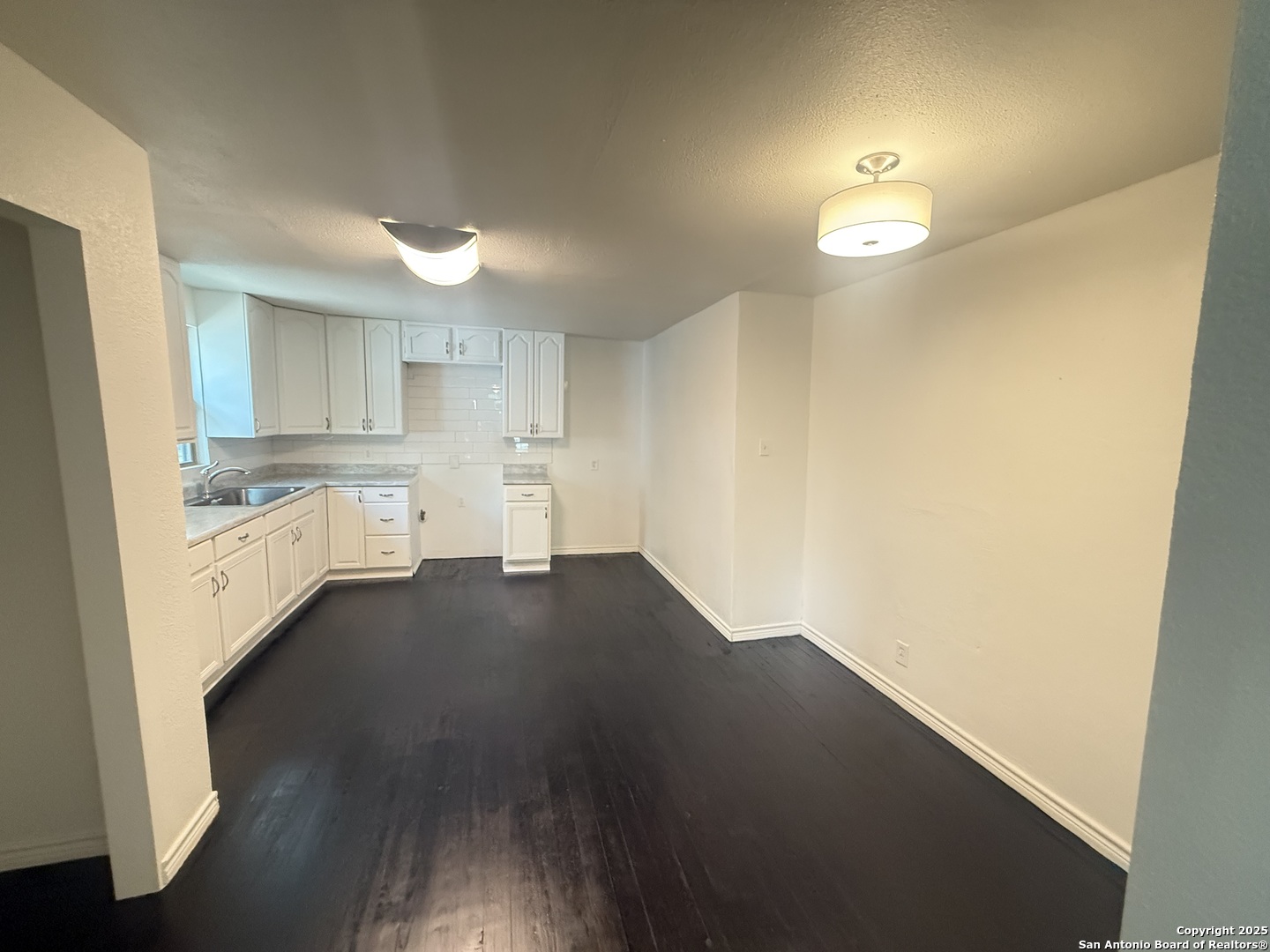 219 Mohawk, , 78211 — photo 1