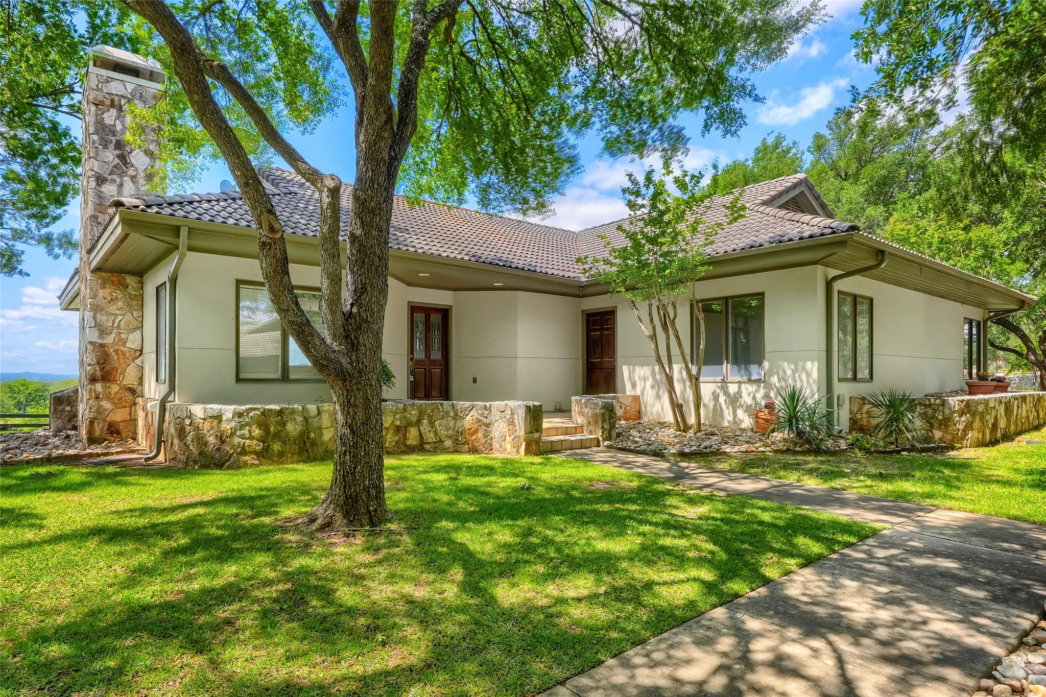 1607 Clubhouse Hill, Spicewood, TX 78669 — photo 1