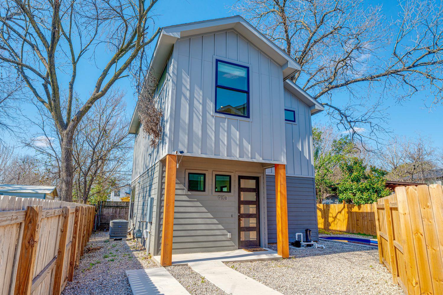 910 Tillery, Austin, TX 78702 — photo 1