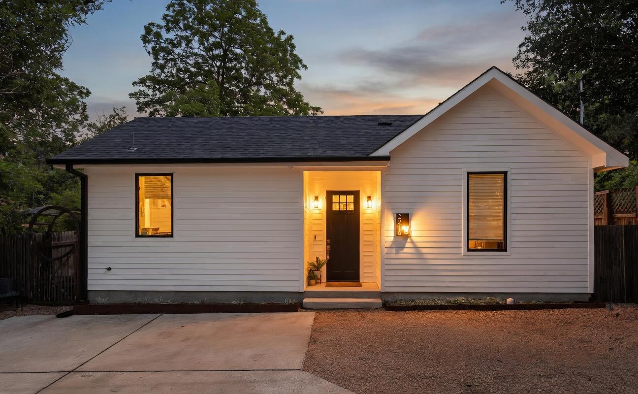 2216 Lindell, Austin, TX 78704 — photo 1