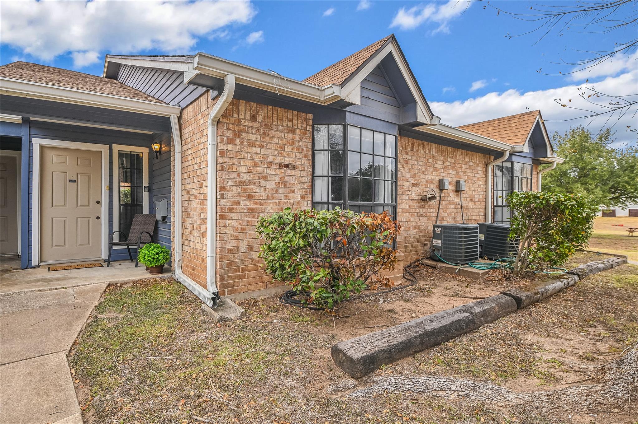 1601 Faro, Austin, TX 78741 — photo 1