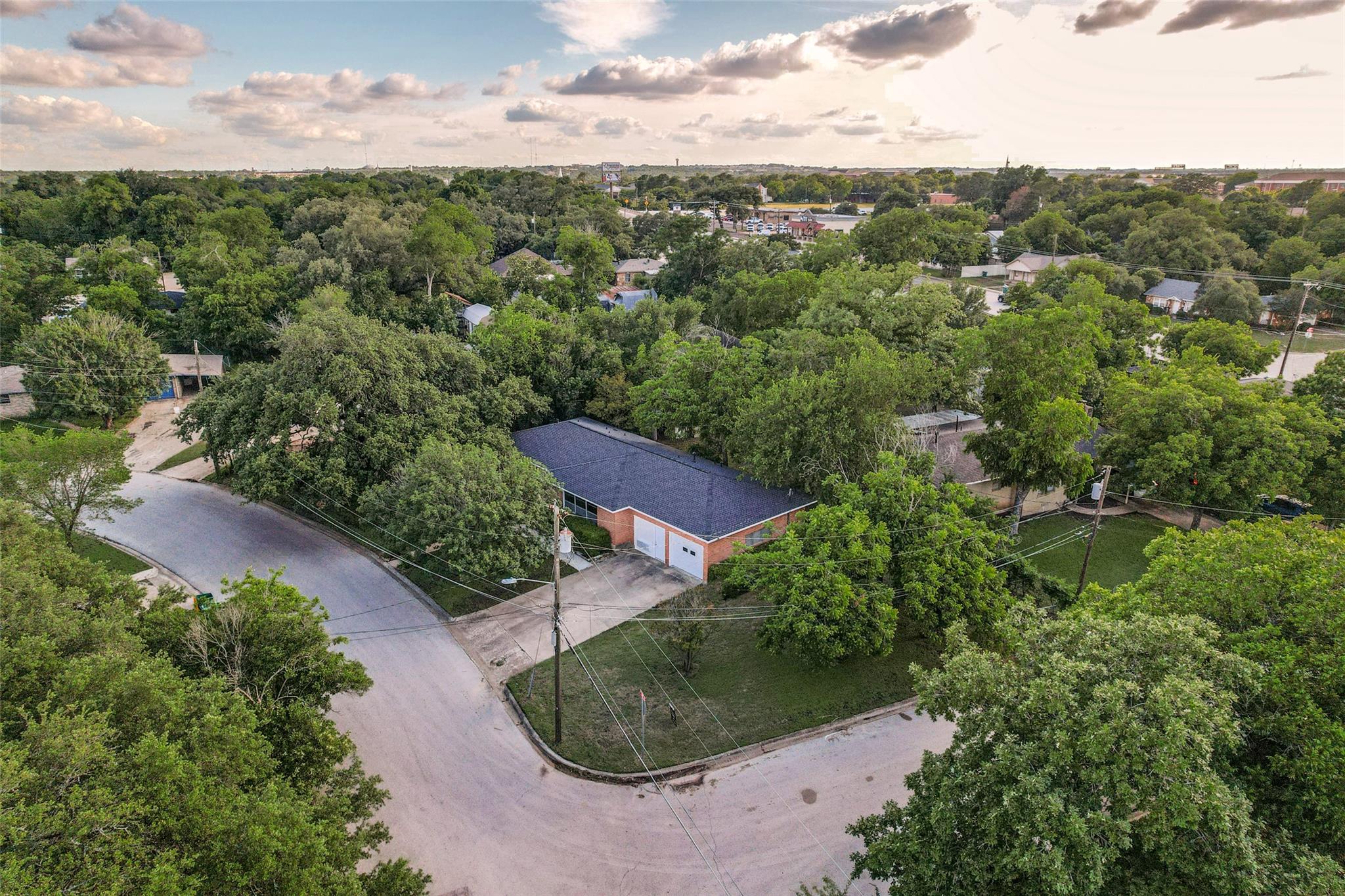 1401 East, Belton, TX 76513 — photo 1