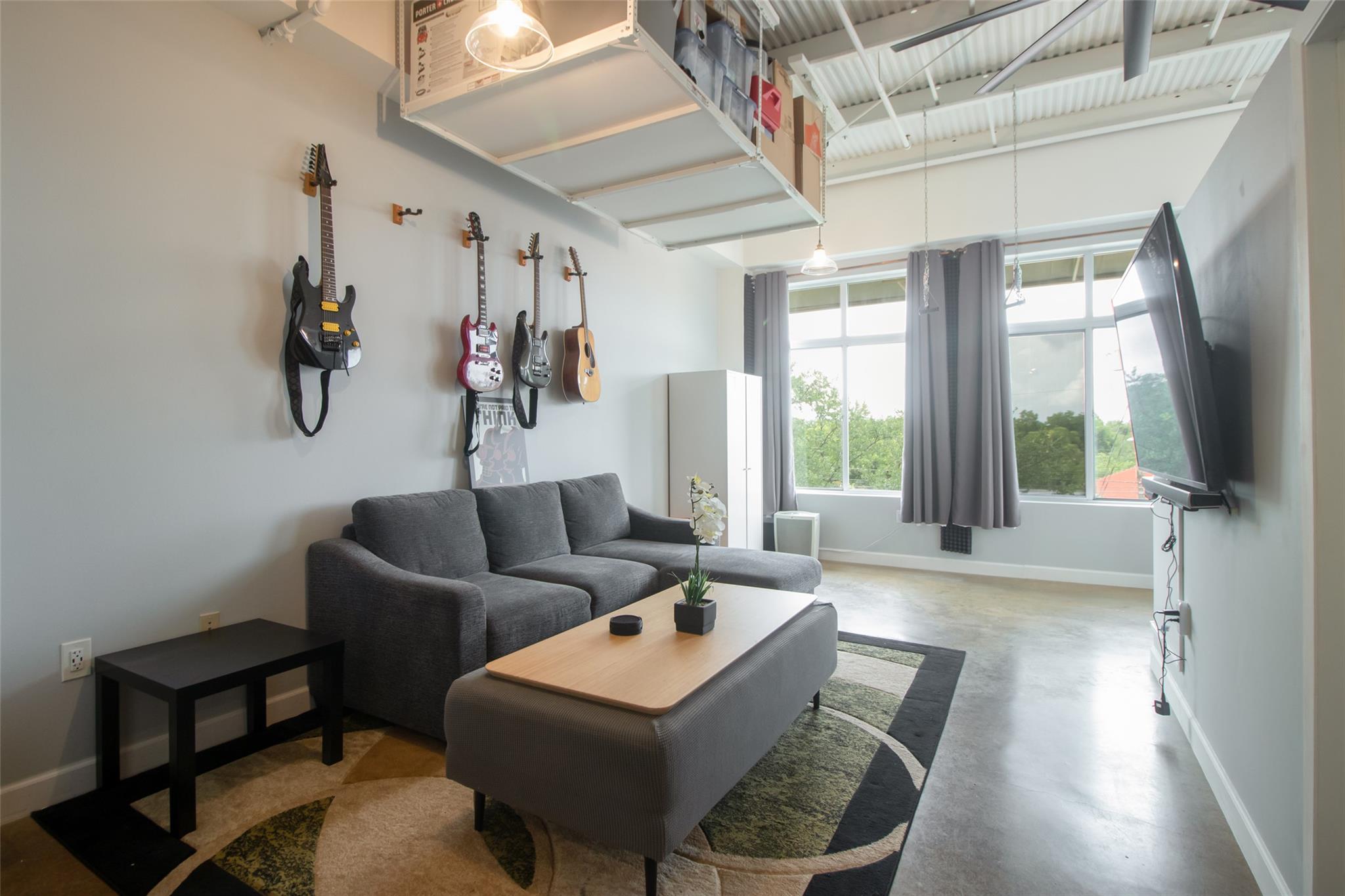 2401 6th, Austin, TX 78702 — photo 1