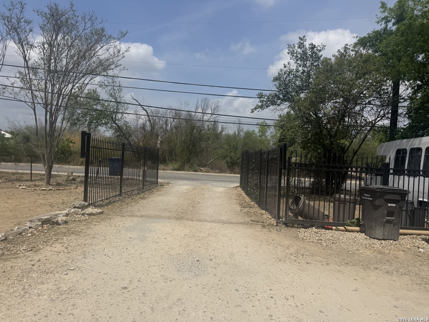 210 W Quill, San Antonio, TX 78228 — photo 1