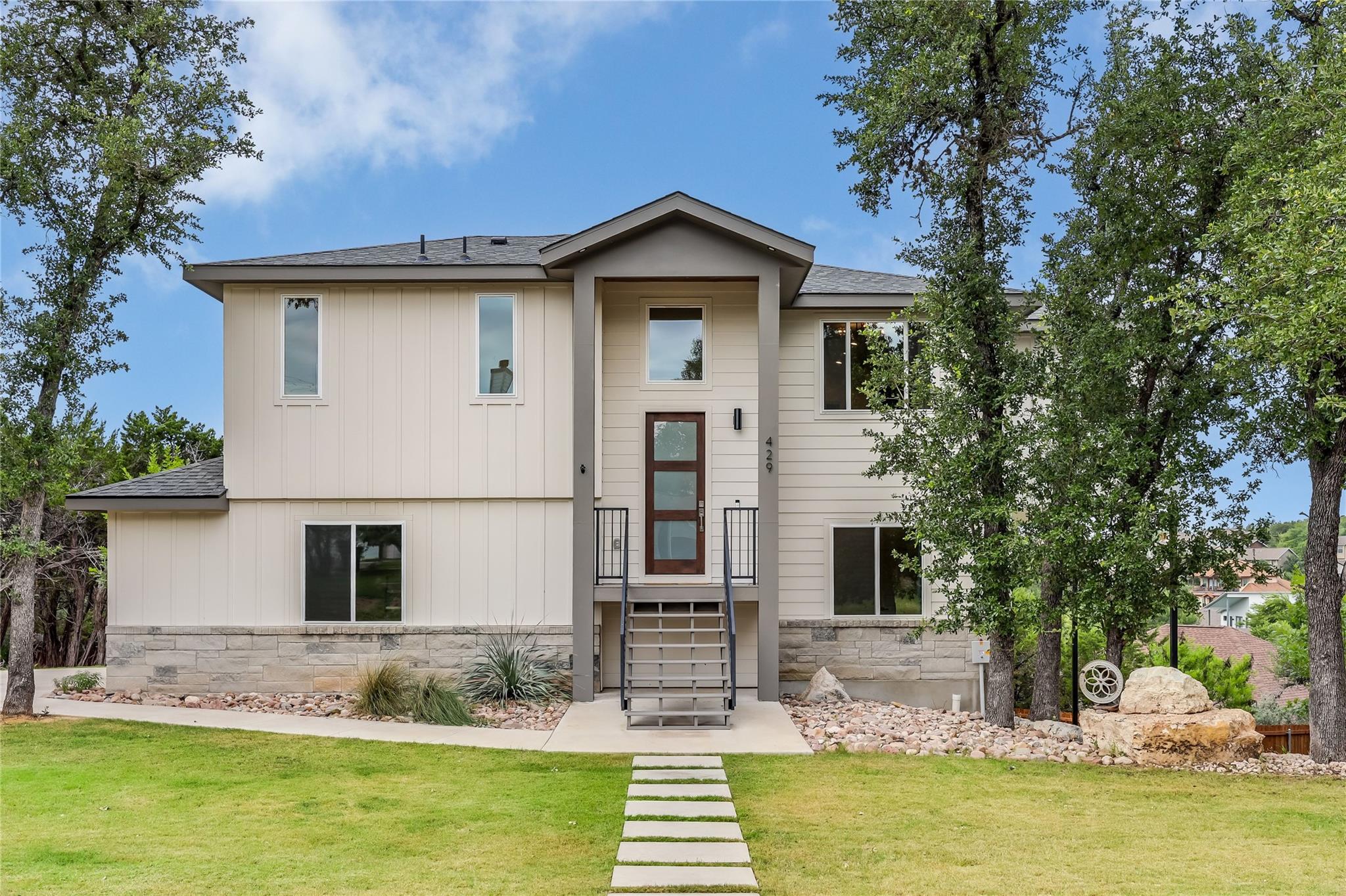 429  Summit Ridge Dr N, Lago Vista, TX 78645 — photo 1