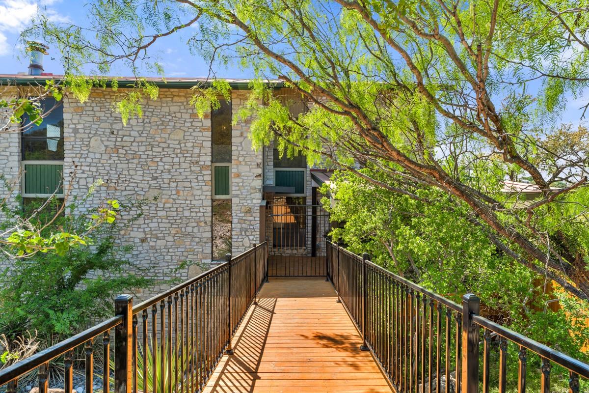 100 Semi Cir, Horseshoe Bay, TX 78657 — photo 1