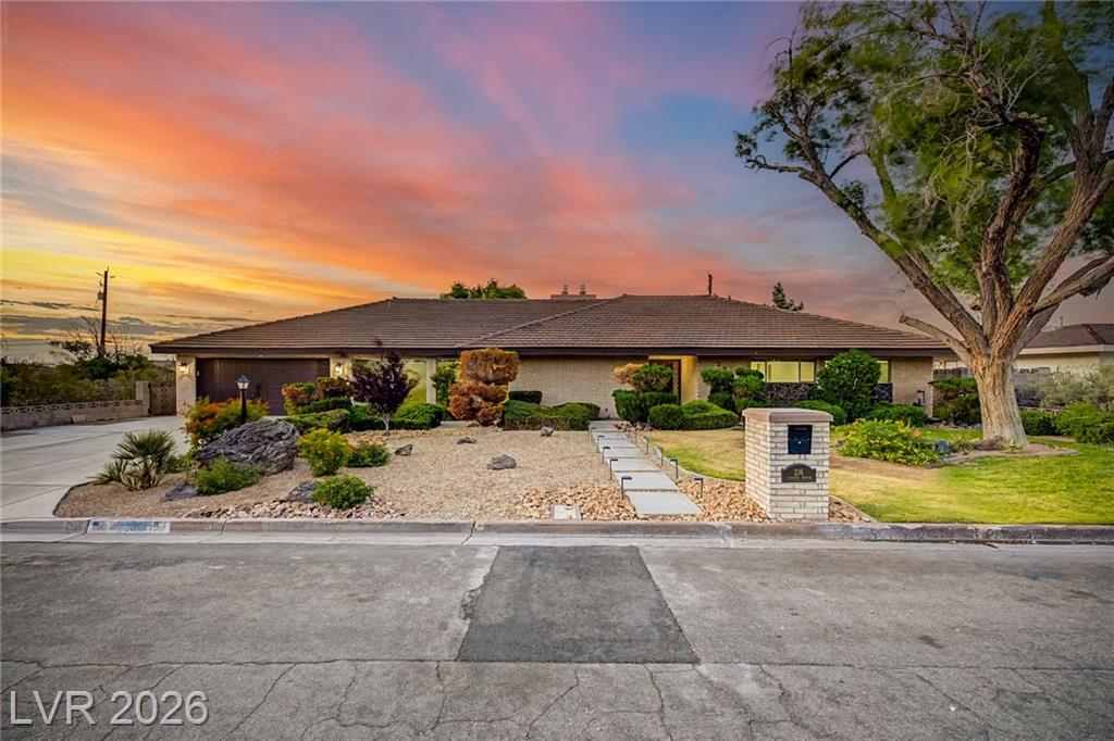 236 East Country Club Drive, Henderson, NV 89015 — photo 1
