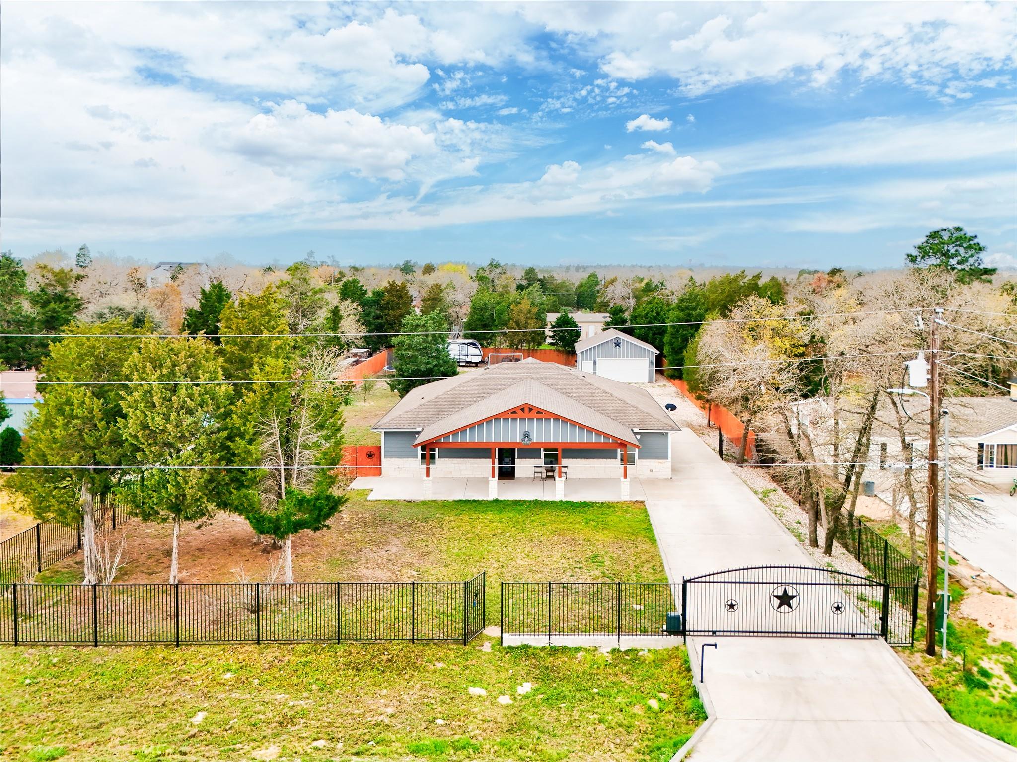 421 Las Lomas, Elgin, TX 78621 — photo 1