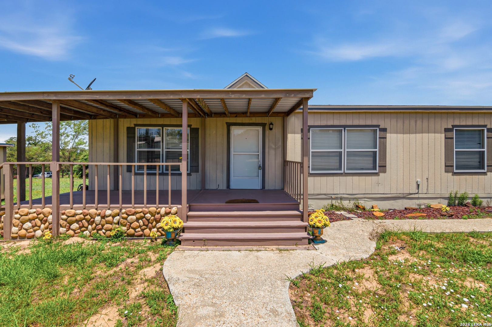646 OLD COLONY RD, , 78155 — photo 1