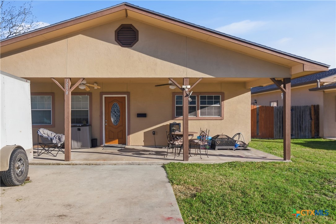 1058 E Weinert Street, Seguin, TX 78155 — photo 1