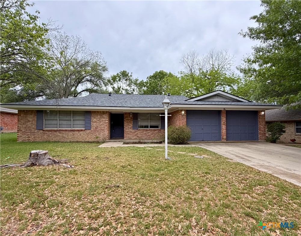 2711 Forest Trail