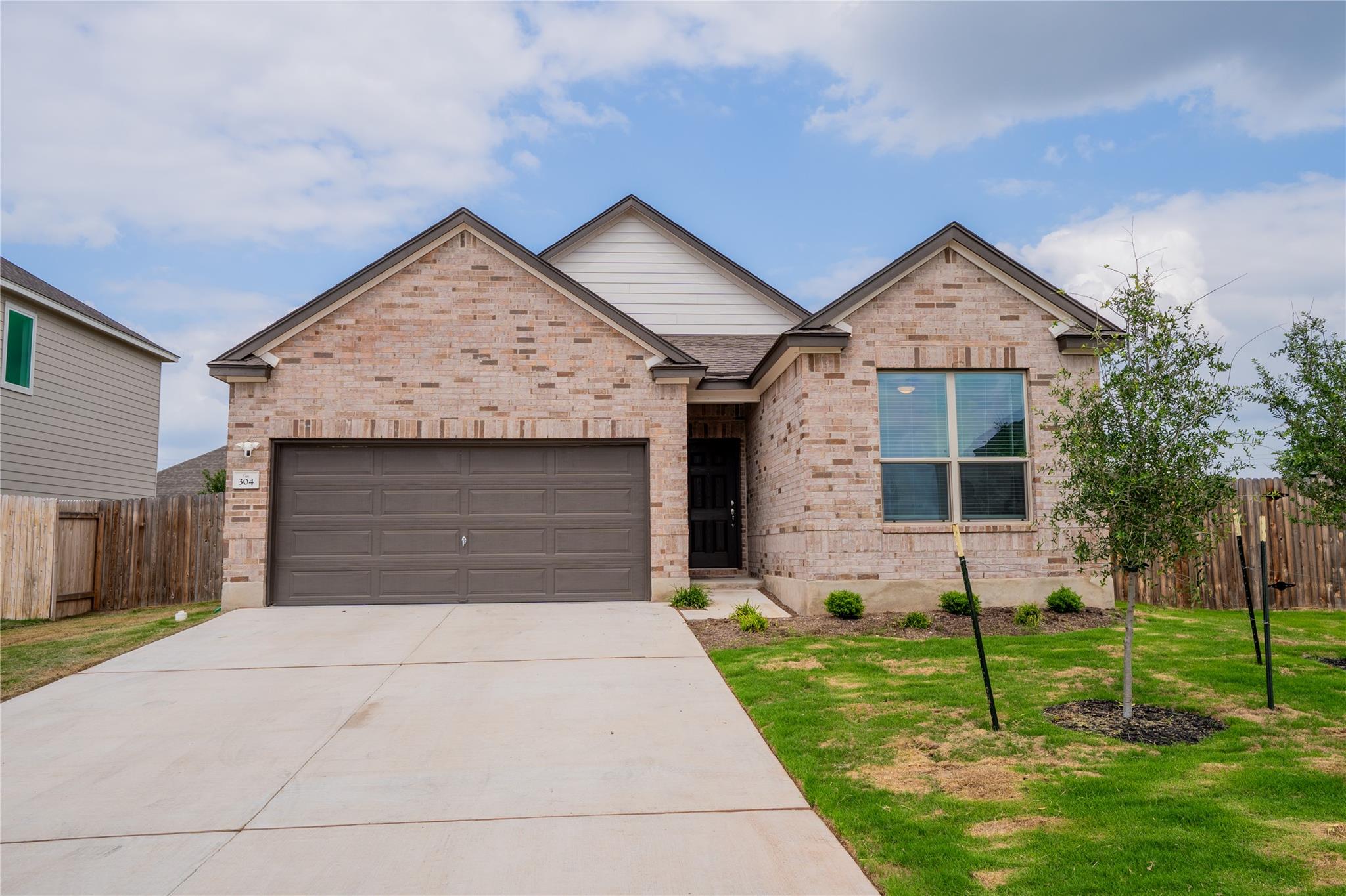 304 Summit, Lockhart, TX 78644 — photo 1
