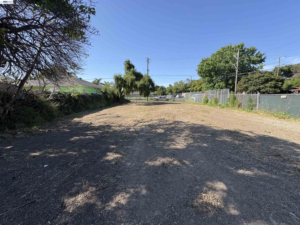1 st NE 1 Street, Richmond, CA 94801 — photo 1
