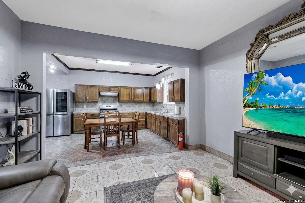 1518 Travis, ,  78207 — photo 1