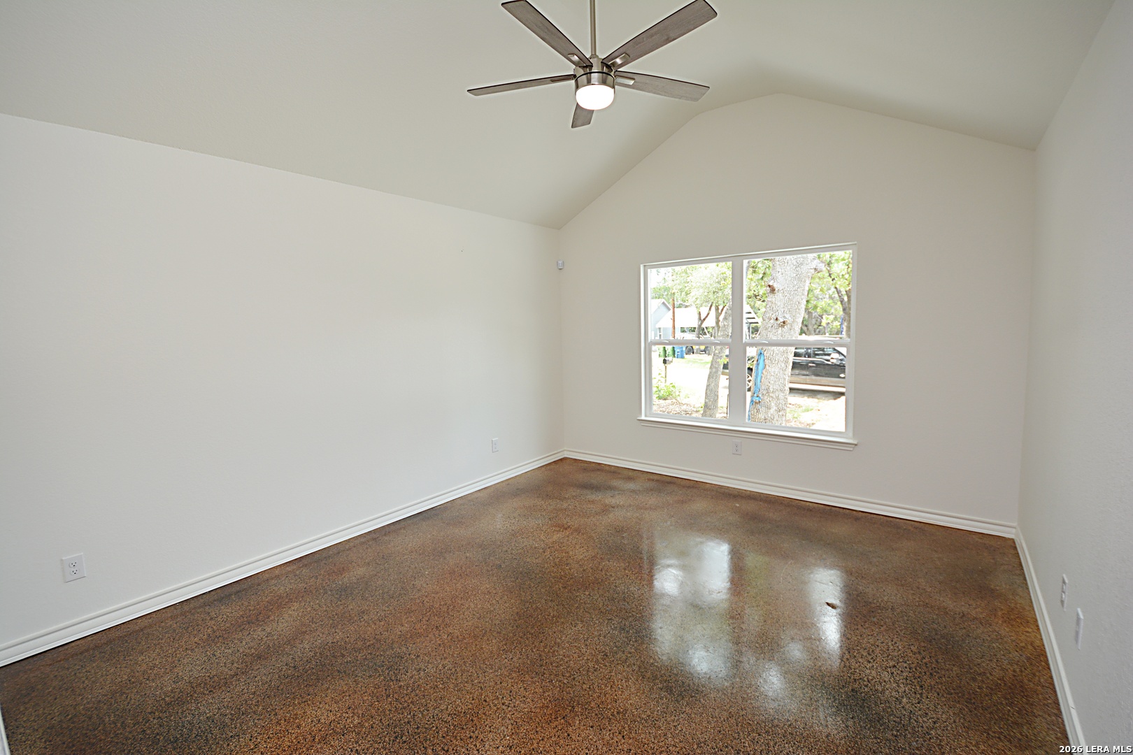 554 BURR OAK LN, , 78133 — photo 1