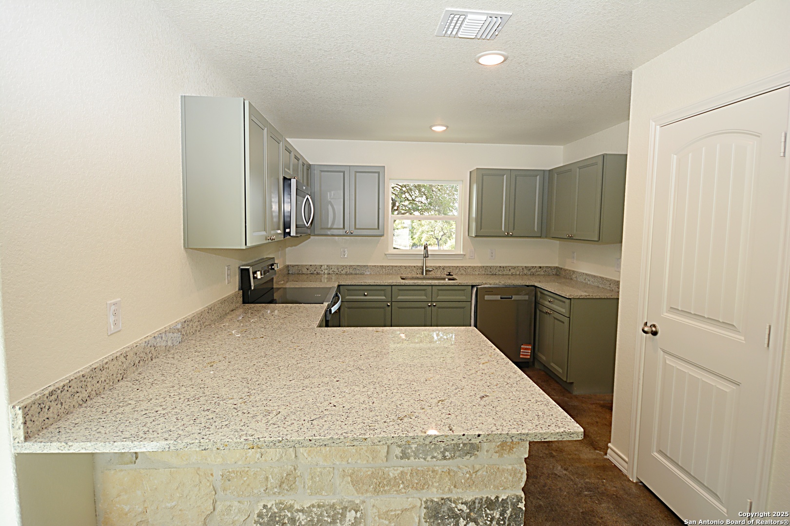 926 High Dr., ,  78070 — photo 1