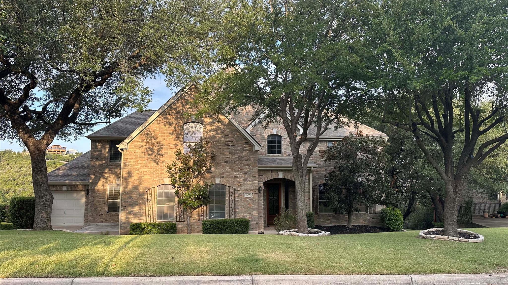 129 Sebastians Run, Lakeway, TX 78738 — photo 1