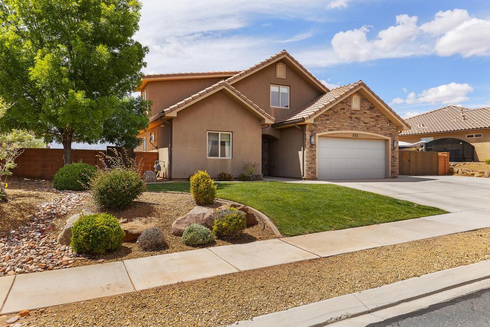 225 N FALCON CT, Ivins, UT 84738 — photo 1